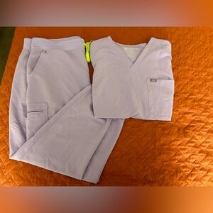 FIGS Catarina Scrub Top (3xl) & Jogger Scrub pant (2xl)- Lavender Haze